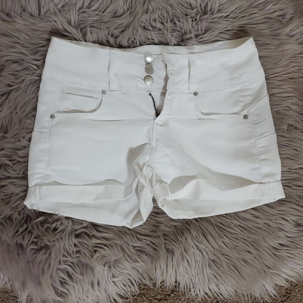 FN WHITE SHORTS - Picture 4 of 6
